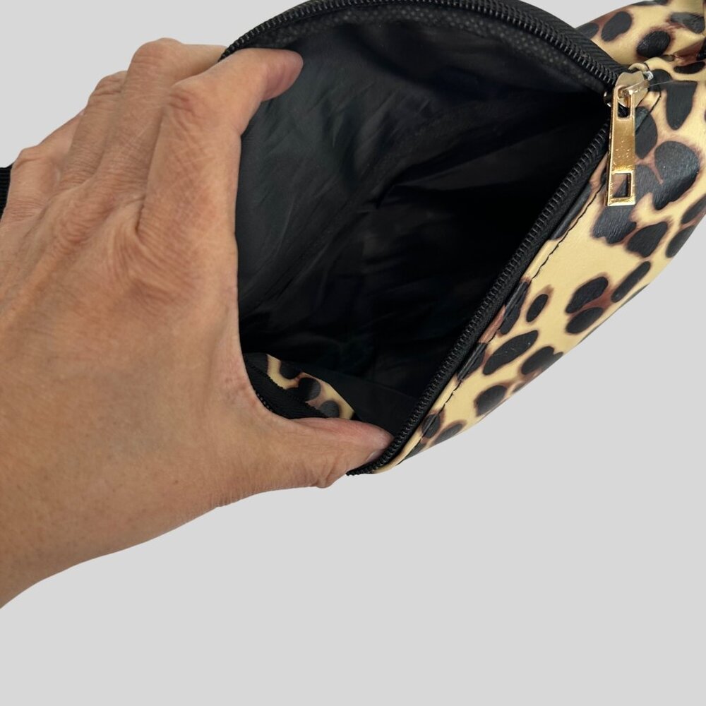 Leopard Print Adjustable Waist Fanny Pack With Zipper Closure & Black Strap - Picture 3 of 6